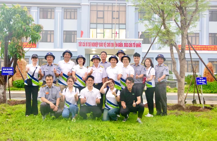 Chi đội Kiểm ngư số 2: Giao lưu “Mùa hè xanh - Thanh niên xung kích” - Ảnh 2. Chi đội Kiểm ngư số 2: Giao lưu “Mùa hè xanh - Thanh niên xung kích” - Ảnh 2.