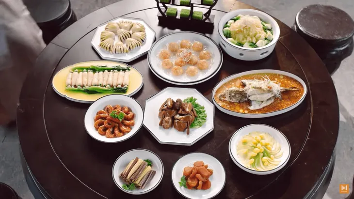 Tình yêu và ẩm thực thăng hoa trong phim Thực thần xóm núi - Ảnh 2. Tình yêu và ẩm thực thăng hoa trong phim Thực thần xóm núi - Ảnh 2.