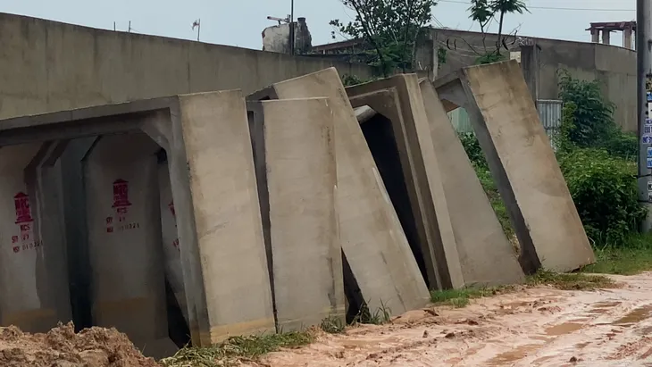 Đồng Nai: Lắp cống để ngăn đất đỏ ảnh hưởng đến người dân - Ảnh 4. Đồng Nai: Lắp cống để ngăn đất đỏ ảnh hưởng đến người dân - Ảnh 4.