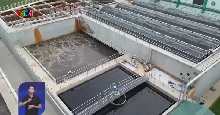 Dòng nước thải màu hồng từ khu công nghiệp đổ ra sông Bắc Hưng Hải - Ảnh 3. Dòng nước thải màu hồng từ khu công nghiệp đổ ra sông Bắc Hưng Hải - Ảnh 3.