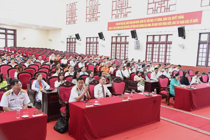 Đoàn đại biểu Ủy ban về người Việt Nam ở nước ngoài TP. Hồ Chí Minh sẽ đẩy mạnh các hoạt động hướng về biển, đảo quê hương - Ảnh 2.