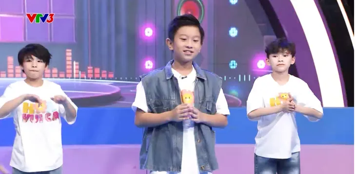 Hoa vui ca: Vừa học bơi, vừa học vũ đạo cho mùa hè nào! - Ảnh 1. Hoa vui ca: Vừa học bơi, vừa học vũ đạo cho mùa hè nào! - Ảnh 1.