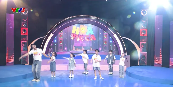 Hoa vui ca: Vừa học bơi, vừa học vũ đạo cho mùa hè nào! - Ảnh 3. Hoa vui ca: Vừa học bơi, vừa học vũ đạo cho mùa hè nào! - Ảnh 3.