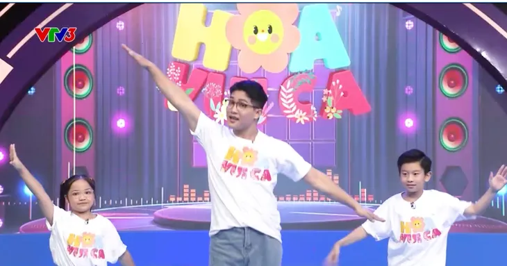 Hoa vui ca: Vừa học bơi, vừa học vũ đạo cho mùa hè nào! - Ảnh 2. Hoa vui ca: Vừa học bơi, vừa học vũ đạo cho mùa hè nào! - Ảnh 2.
