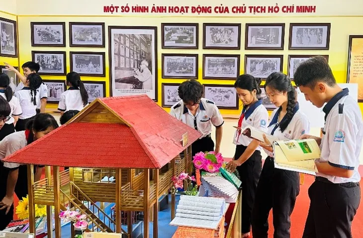 Cà Mau nhân rộng mô hình đưa Không gian văn hoá Hồ Chí Minh đến trường học - Ảnh 1. Cà Mau nhân rộng mô hình đưa Không gian văn hoá Hồ Chí Minh đến trường học - Ảnh 1.