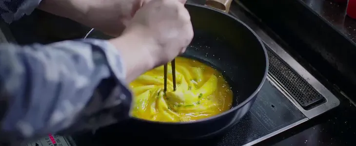 Mình yêu nhau, bình yên thôi - Tập 81: Phi công ghi điểm trong mắt chị đẹp nhờ tài nấu ăn đỉnh của chóp - Ảnh 3. Mình yêu nhau, bình yên thôi - Tập 81: Phi công ghi điểm trong mắt chị đẹp nhờ tài nấu ăn đỉnh của chóp - Ảnh 3.
