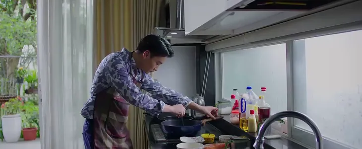 Mình yêu nhau, bình yên thôi - Tập 81: Phi công ghi điểm trong mắt chị đẹp nhờ tài nấu ăn đỉnh của chóp - Ảnh 2. Mình yêu nhau, bình yên thôi - Tập 81: Phi công ghi điểm trong mắt chị đẹp nhờ tài nấu ăn đỉnh của chóp - Ảnh 2.