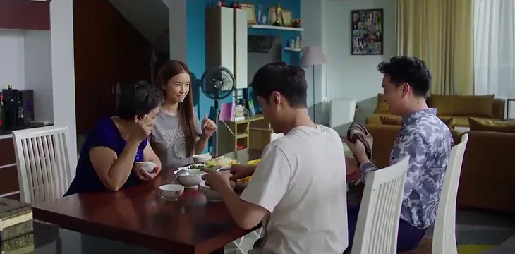 Mình yêu nhau, bình yên thôi - Tập 81: Phi công ghi điểm trong mắt chị đẹp nhờ tài nấu ăn đỉnh của chóp - Ảnh 4. Mình yêu nhau, bình yên thôi - Tập 81: Phi công ghi điểm trong mắt chị đẹp nhờ tài nấu ăn đỉnh của chóp - Ảnh 4.