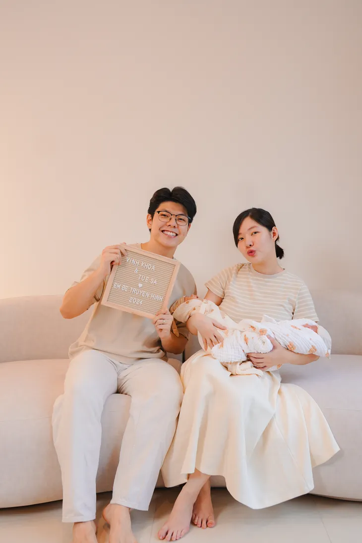 Gia đình truyền hình Mạnh Cường - Hương Giang: Mọi mơ ước giờ gói gọn trong các con - Ảnh 1. Gia đình truyền hình Mạnh Cường - Hương Giang: Mọi mơ ước giờ gói gọn trong các con - Ảnh 1.