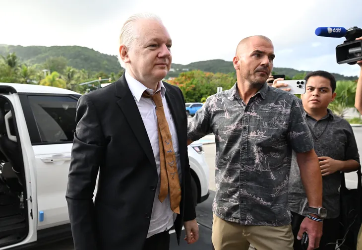 Vụ án nhà sáng lập WikiLeaks Julian Assange phức tạp, phản ánh xung đột giữa tự do báo chí và an ninh quốc gia - Ảnh 1. Vụ án nhà sáng lập WikiLeaks Julian Assange phức tạp, phản ánh xung đột giữa tự do báo chí và an ninh quốc gia - Ảnh 1.