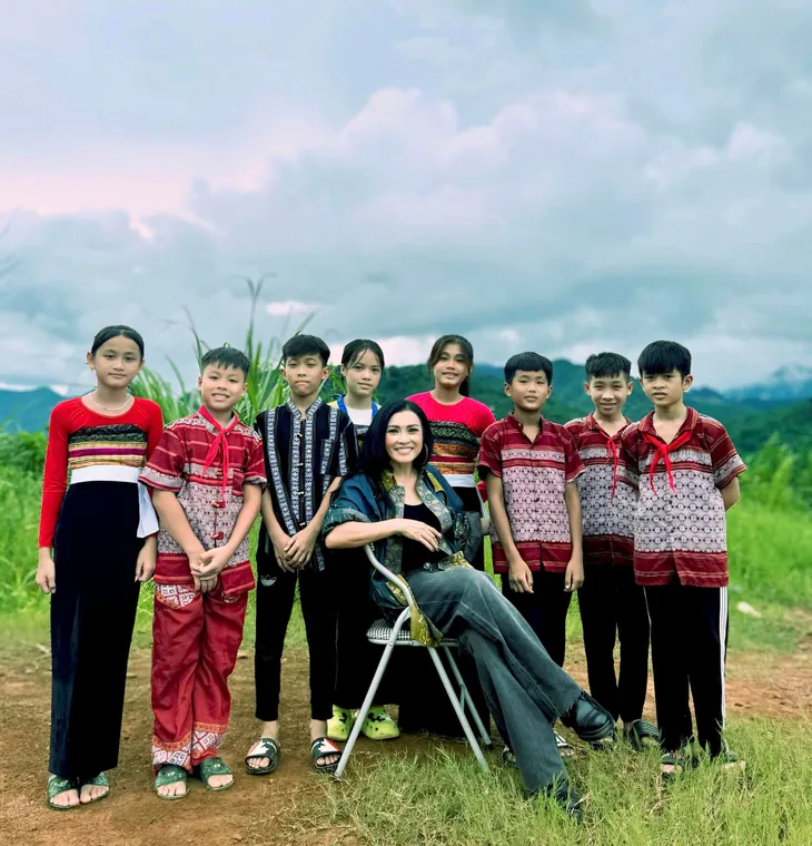 Ba nữ ca sĩ tái ngộ khán giả sau một thập kỷ - Ảnh 5. Ba nữ ca sĩ tái ngộ khán giả sau một thập kỷ - Ảnh 5.