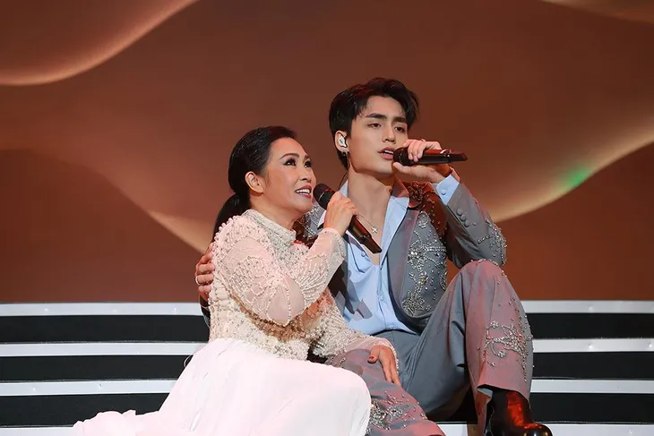 Ba nữ ca sĩ tái ngộ khán giả sau một thập kỷ - Ảnh 4. Ba nữ ca sĩ tái ngộ khán giả sau một thập kỷ - Ảnh 4.