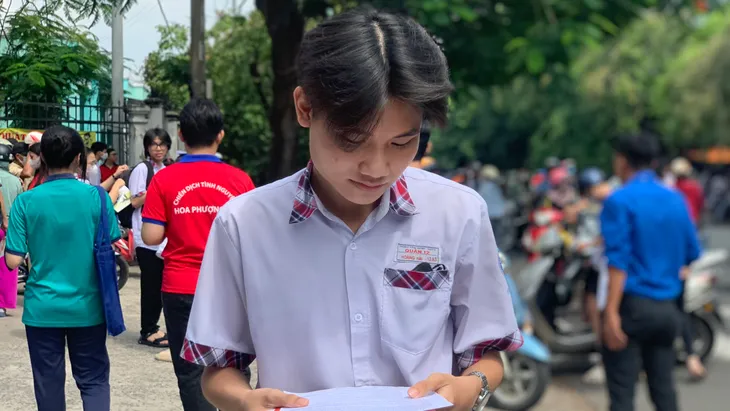 Thí sinh TP Hồ Chí Minh dự đoán sẽ có nhiều điểm 7-8 với bài thi môn Ngữ văn - Ảnh 6. Thí sinh TP Hồ Chí Minh dự đoán sẽ có nhiều điểm 7-8 với bài thi môn Ngữ văn - Ảnh 6.