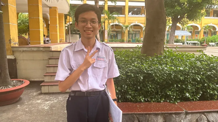 TP Hồ Chí Minh: Thí sinh nhận xét đề thi môn Toán không quá khó nhưng vẫn có tính phân hóa cao - Ảnh 5. TP Hồ Chí Minh: Thí sinh nhận xét đề thi môn Toán không quá khó nhưng vẫn có tính phân hóa cao - Ảnh 5.
