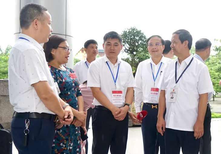 Bộ trưởng GD-ĐT Nguyễn Kim Sơn mong thí sinh thể hiện mình một cách tốt nhất - Ảnh 1. Bộ trưởng GD-ĐT Nguyễn Kim Sơn mong thí sinh thể hiện mình một cách tốt nhất - Ảnh 1.