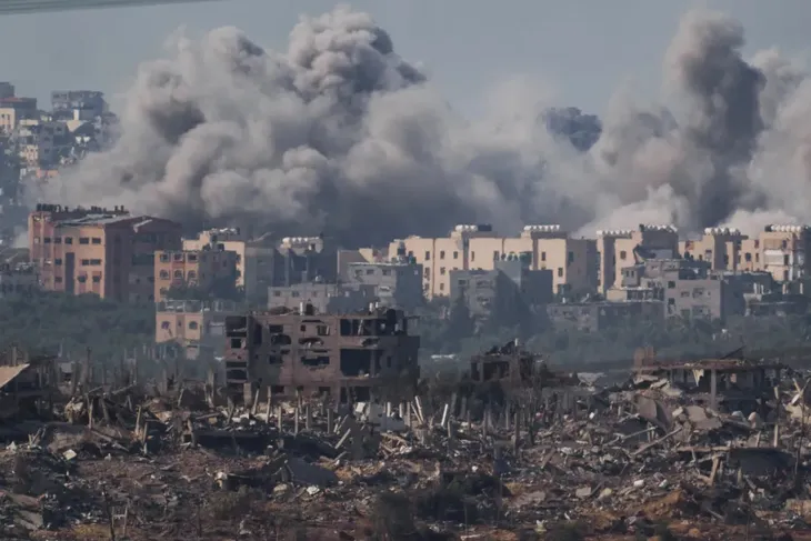 Israel tấn công miền Bắc và miền Nam Gaza, giao tranh ác liệt với Hamas ở Rafah - Ảnh 1. Israel tấn công miền Bắc và miền Nam Gaza, giao tranh ác liệt với Hamas ở Rafah - Ảnh 1.