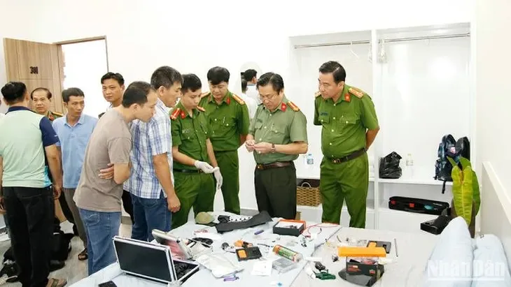 Mua súng chưa kịp bán thì bị bắt - Ảnh 1. Mua súng chưa kịp bán thì bị bắt - Ảnh 1.