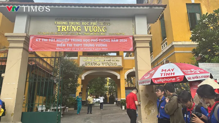 TP Hồ Chí Minh: Thí sinh giữ tâm lý thoải mái trong ngày đầu tiên thi tốt nghiệp THPT - Ảnh 4. TP Hồ Chí Minh: Thí sinh giữ tâm lý thoải mái trong ngày đầu tiên thi tốt nghiệp THPT - Ảnh 4.