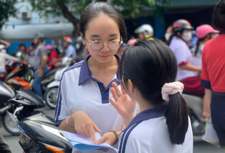 Thí sinh TP Hồ Chí Minh dự đoán sẽ có nhiều điểm 7-8 với bài thi môn Ngữ văn - Ảnh 7. Thí sinh TP Hồ Chí Minh dự đoán sẽ có nhiều điểm 7-8 với bài thi môn Ngữ văn - Ảnh 7.