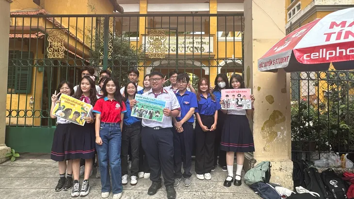 Hoa hậu Bảo Ngọc, ca sĩ Phương Mỹ Chi tiếp sức mùa thi Tốt nghiệp THPT 2024 - Ảnh 6. Hoa hậu Bảo Ngọc, ca sĩ Phương Mỹ Chi tiếp sức mùa thi Tốt nghiệp THPT 2024 - Ảnh 6.