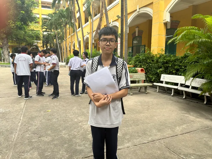 Thí sinh TP Hồ Chí Minh dự đoán sẽ có nhiều điểm 7-8 với bài thi môn Ngữ văn - Ảnh 5. Thí sinh TP Hồ Chí Minh dự đoán sẽ có nhiều điểm 7-8 với bài thi môn Ngữ văn - Ảnh 5.