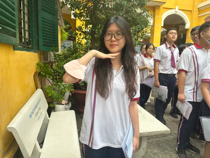 Thí sinh TP Hồ Chí Minh dự đoán sẽ có nhiều điểm 7-8 với bài thi môn Ngữ văn - Ảnh 4. Thí sinh TP Hồ Chí Minh dự đoán sẽ có nhiều điểm 7-8 với bài thi môn Ngữ văn - Ảnh 4.