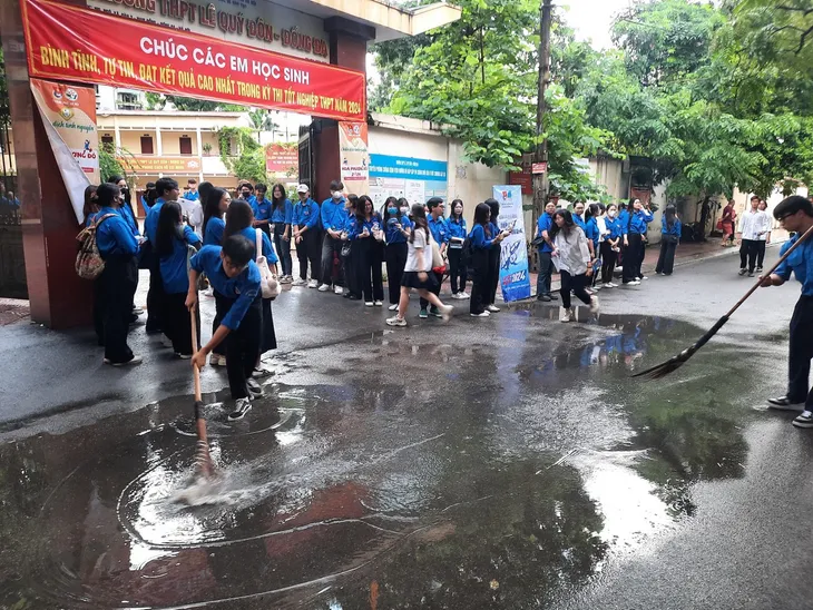 Những hình ảnh đẹp trong buổi thi Tốt nghiệp THPT 2024 đầu tiên - Ảnh 6.