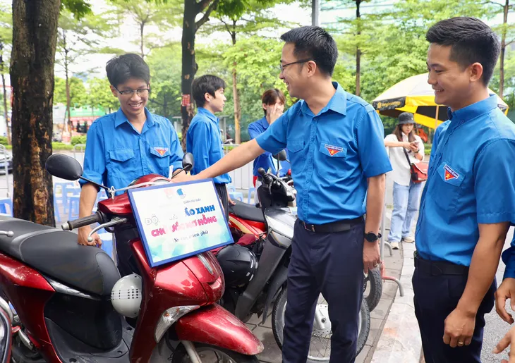 Những hình ảnh đẹp trong buổi thi Tốt nghiệp THPT 2024 đầu tiên - Ảnh 10.