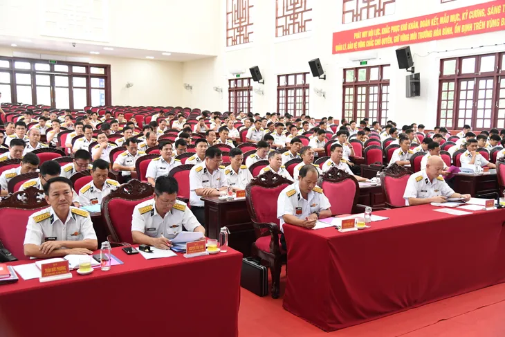 Vùng 5 Hải quân hoàn thành toàn diện nhiệm vụ 6 tháng đầu năm 2024 - Ảnh 2.