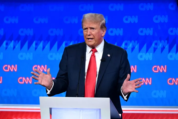 Ông Biden và ông Trump không bắt tay nhau tại phiên tranh luận đầu tiên - Ảnh 1. Ông Biden và ông Trump không bắt tay nhau tại phiên tranh luận đầu tiên - Ảnh 1.