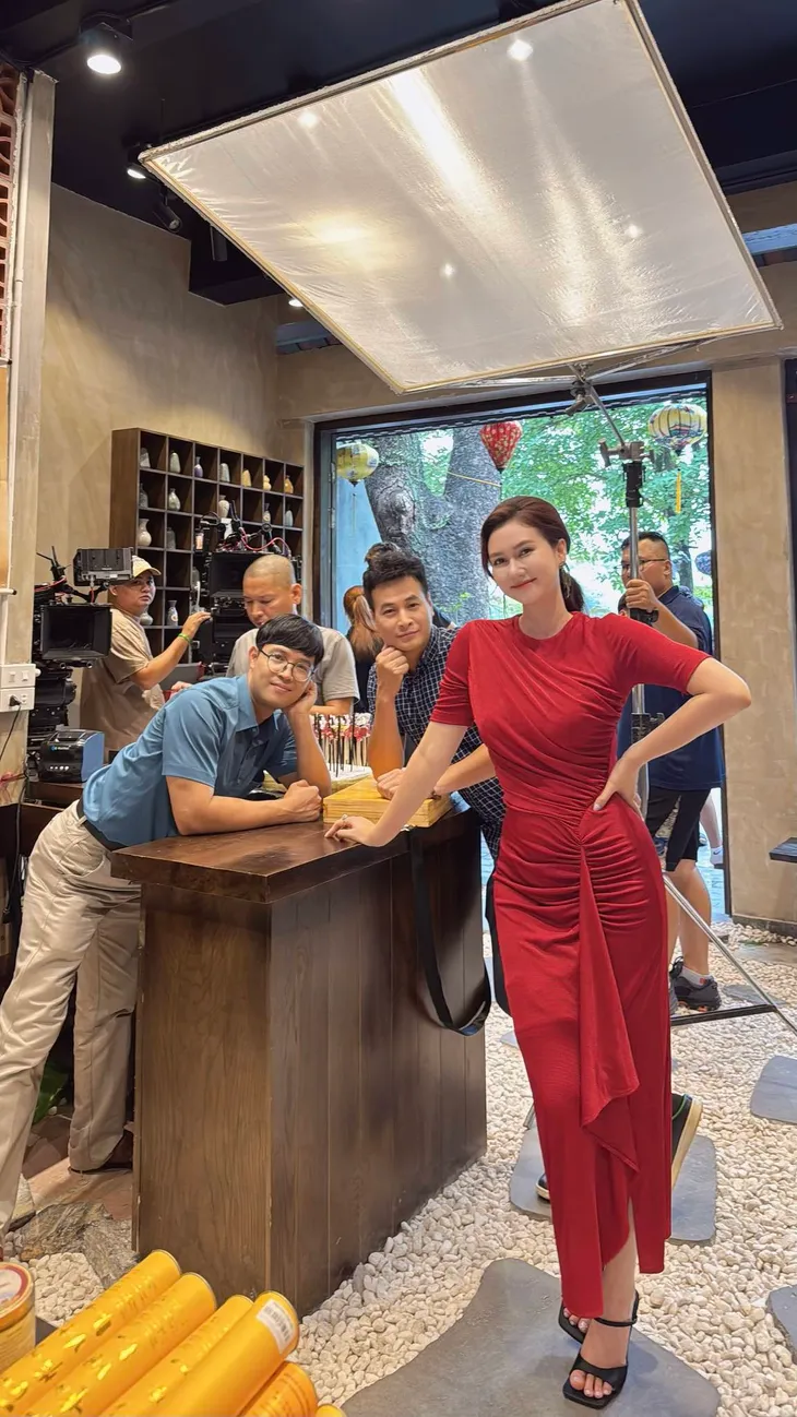 Hồ Ngọc Hà kỷ niệm 7 năm bên Kim Lý, Anh Đào tình tứ bên bạn trai - Ảnh 4. Hồ Ngọc Hà kỷ niệm 7 năm bên Kim Lý, Anh Đào tình tứ bên bạn trai - Ảnh 4.