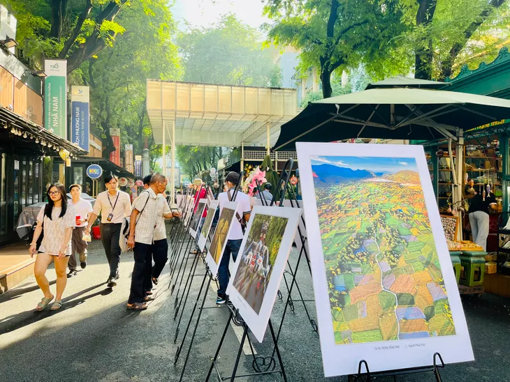 Người dân TP Hồ Chí Minh và du khách thưởng lãm 100 bức ảnh đặc sắc về An Giang - Ảnh 2. Người dân TP Hồ Chí Minh và du khách thưởng lãm 100 bức ảnh đặc sắc về An Giang - Ảnh 2.