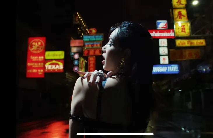 Lisa (BLACKPINK) chính thức tung MV mới, tiến bước trở thành ngôi sao toàn cầu - Ảnh 1. Lisa (BLACKPINK) chính thức tung MV mới, tiến bước trở thành ngôi sao toàn cầu - Ảnh 1.
