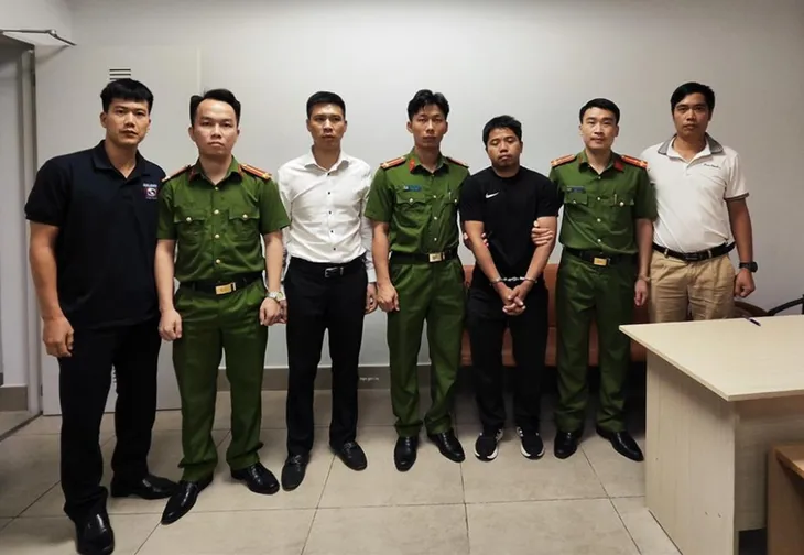 Phối hợp bắt, dẫn giải đối tượng bị truy nã từ Hàn Quốc về Việt Nam - Ảnh 1.