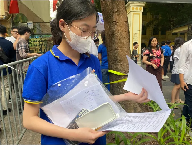Thí sinh hoàn thành bài thi Tổ hợp với tâm lý thoái mái - Ảnh 1. Thí sinh hoàn thành bài thi Tổ hợp với tâm lý thoái mái - Ảnh 1.