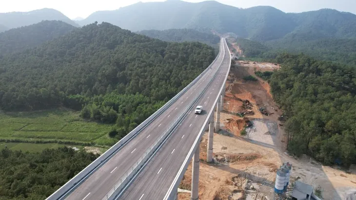 Thông xe toàn tuyến cao tốc Diễn Châu - Bãi Vọt - Ảnh 1. Thông xe toàn tuyến cao tốc Diễn Châu - Bãi Vọt - Ảnh 1.