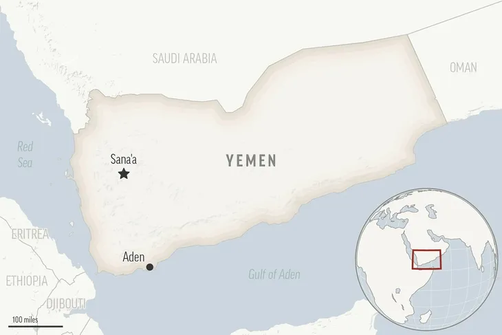 Houthi tấn công tàu chở dầu và tàu hàng - Ảnh 1. Houthi tấn công tàu chở dầu và tàu hàng - Ảnh 1.