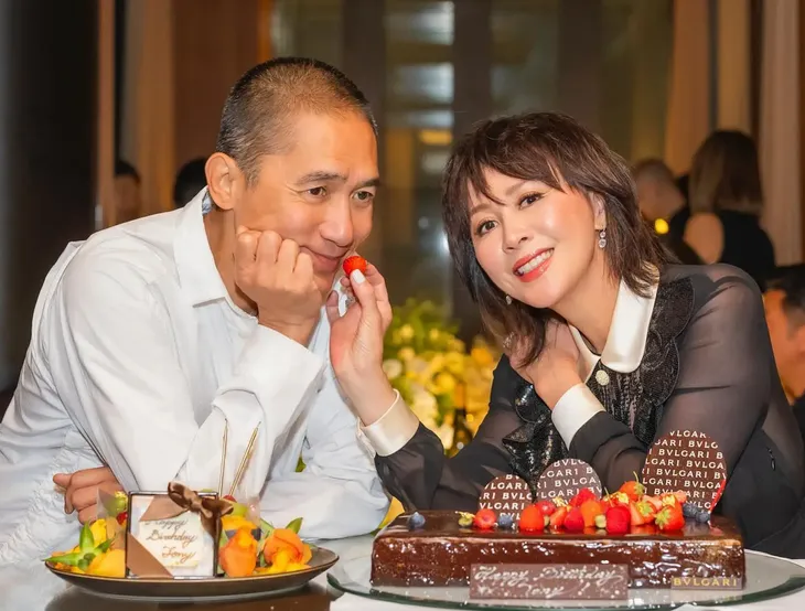 Dương Tử Quỳnh đeo trang sức hình nơ lạ mắt, Thang Duy đọ sắc với Lâm Thanh Hà - Ảnh 2. Dương Tử Quỳnh đeo trang sức hình nơ lạ mắt, Thang Duy đọ sắc với Lâm Thanh Hà - Ảnh 2.