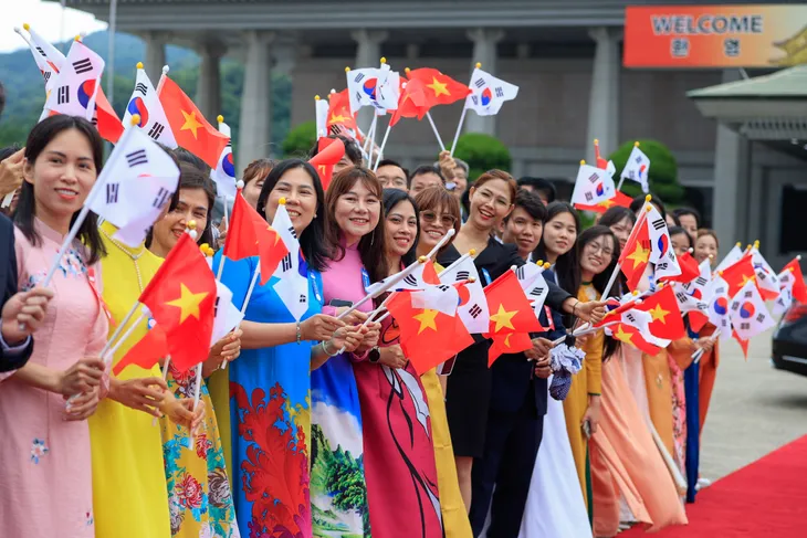 Thủ tướng Phạm Minh Chính tới Seoul, bắt đầu chuyến thăm chính thức Hàn Quốc - Ảnh 11. Thủ tướng Phạm Minh Chính tới Seoul, bắt đầu chuyến thăm chính thức Hàn Quốc - Ảnh 11.