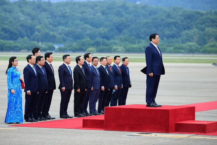 Thủ tướng Phạm Minh Chính tới Seoul, bắt đầu chuyến thăm chính thức Hàn Quốc - Ảnh 3. Thủ tướng Phạm Minh Chính tới Seoul, bắt đầu chuyến thăm chính thức Hàn Quốc - Ảnh 3.