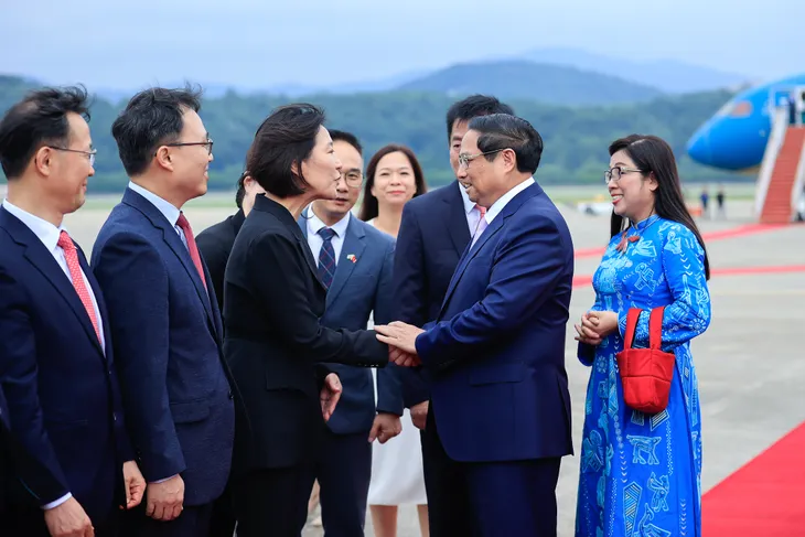 Thủ tướng Phạm Minh Chính tới Seoul, bắt đầu chuyến thăm chính thức Hàn Quốc - Ảnh 6. Thủ tướng Phạm Minh Chính tới Seoul, bắt đầu chuyến thăm chính thức Hàn Quốc - Ảnh 6.