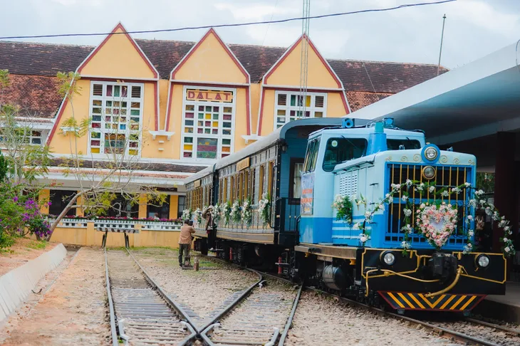Tàu cổ Đà Lạt - Sức hút mới cho du lịch xứ ngàn hoa - Ảnh 1. Tàu cổ Đà Lạt - Sức hút mới cho du lịch xứ ngàn hoa - Ảnh 1.