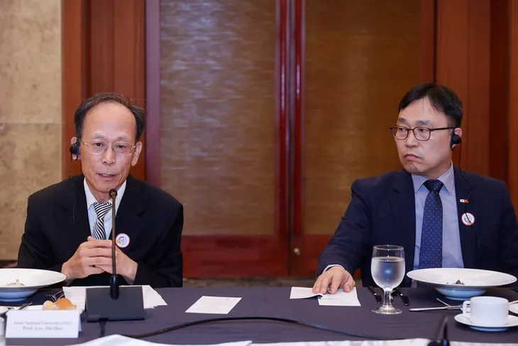 Thủ tướng dự tọa đàm với chuyên gia, nhà khoa học bán dẫn, trí tuệ nhân tạo của Hàn Quốc - Ảnh 5. Thủ tướng dự tọa đàm với chuyên gia, nhà khoa học bán dẫn, trí tuệ nhân tạo của Hàn Quốc - Ảnh 5.