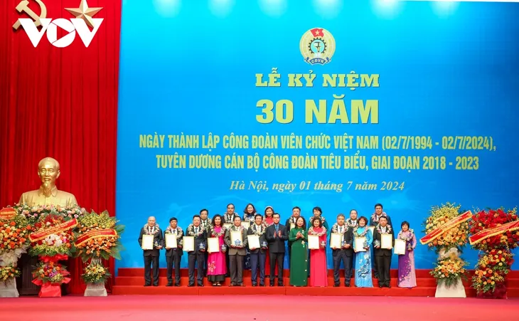 Kỷ niệm 30 năm Ngày Thành lập Công đoàn Viên chức Việt Nam - Ảnh 1. Kỷ niệm 30 năm Ngày Thành lập Công đoàn Viên chức Việt Nam - Ảnh 1.
