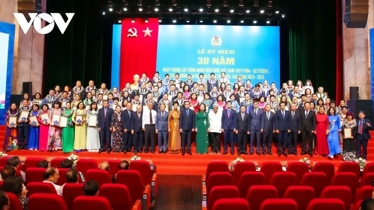 Kỷ niệm 30 năm Ngày Thành lập Công đoàn Viên chức Việt Nam - Ảnh 2. Kỷ niệm 30 năm Ngày Thành lập Công đoàn Viên chức Việt Nam - Ảnh 2.