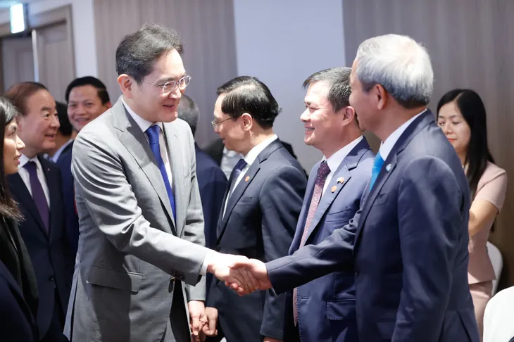 CMC ký kết thúc đẩy ứng dụng công nghệ tại Diễn đàn doanh nghiệp Việt Nam - Hàn Quốc - Ảnh 2. CMC ký kết thúc đẩy ứng dụng công nghệ tại Diễn đàn doanh nghiệp Việt Nam - Hàn Quốc - Ảnh 2.