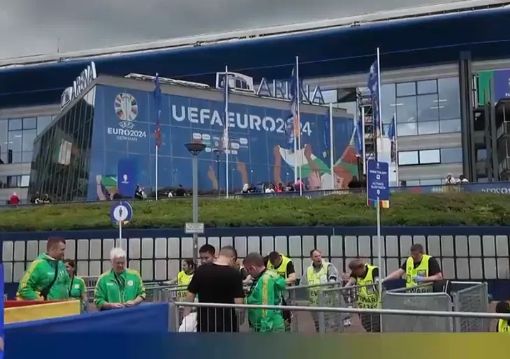 Những tình nguyện viên Việt Nam tại Euro 2024 - Ảnh 1. Những tình nguyện viên Việt Nam tại Euro 2024 - Ảnh 1.