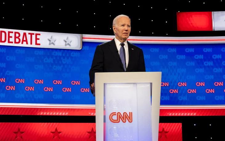 Trên 30% thành viên đảng Dân chủ cho rằng ông Biden nên rút khỏi cuộc đua tranh cử - Ảnh 1. Trên 30% thành viên đảng Dân chủ cho rằng ông Biden nên rút khỏi cuộc đua tranh cử - Ảnh 1.