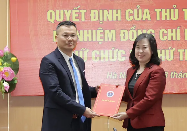 Bộ trưởng Bộ Y tế bổ nhiệm chức vụ Phó Chánh Văn phòng Bộ cho ông Nguyễn Toàn Thắng - Ảnh 1. Bộ trưởng Bộ Y tế bổ nhiệm chức vụ Phó Chánh Văn phòng Bộ cho ông Nguyễn Toàn Thắng - Ảnh 1.