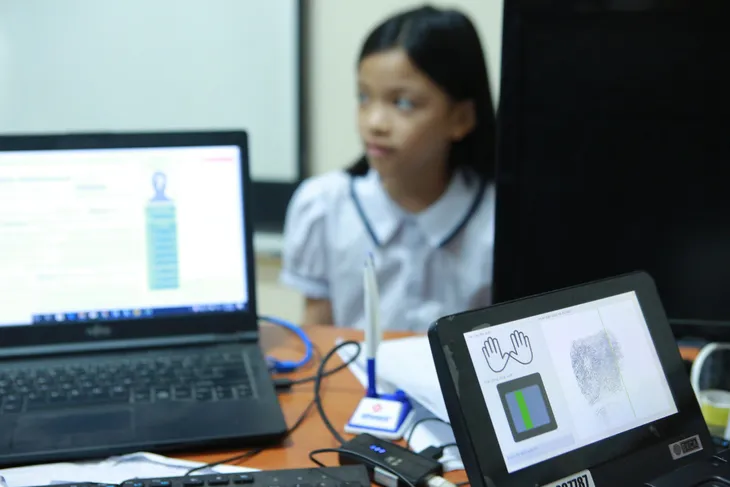 Công dân nhí háo hức đi làm thẻ căn cước - Ảnh 4. Công dân nhí háo hức đi làm thẻ căn cước - Ảnh 4.